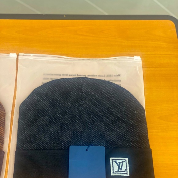 Lv monogram balck and grey checkered beanie.new - Picture 4 of 6